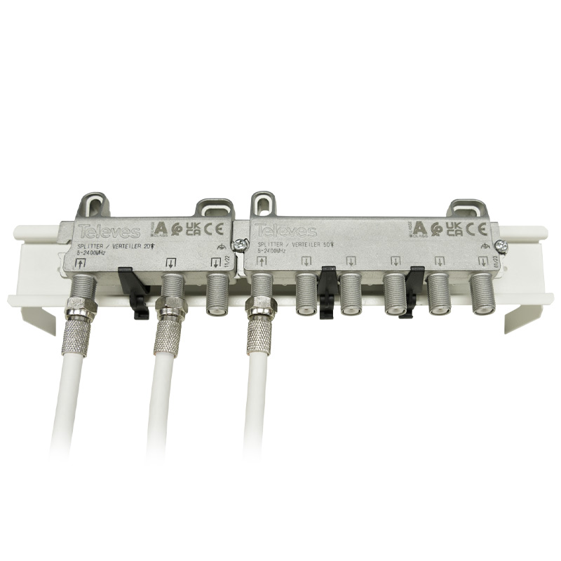 519504 splitter 4 ways F 5-2400 MHz DC pass