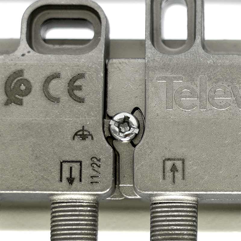 519504 splitter 4 ways F 5-2400 MHz DC pass