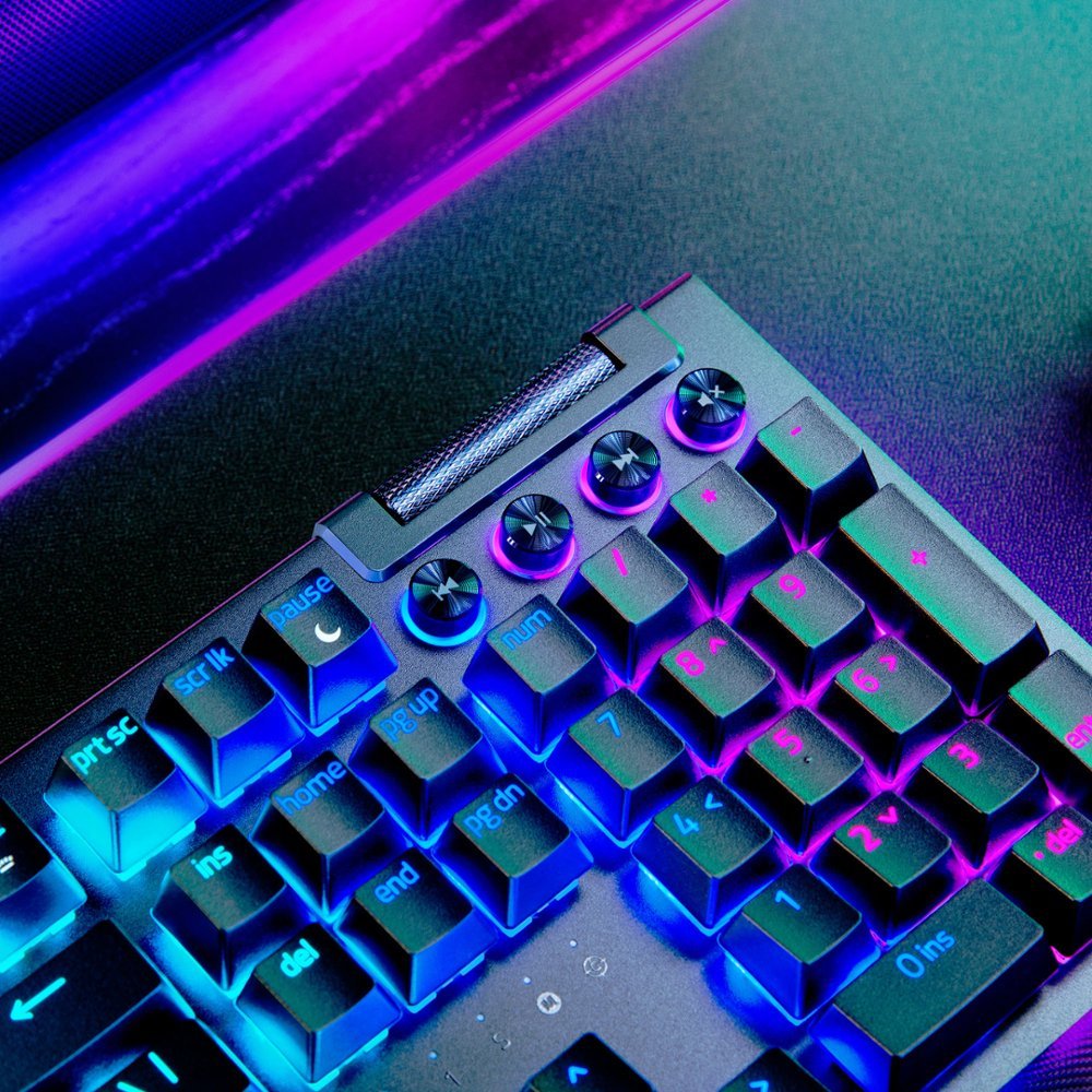 Razer BLACKWIDOW V4 PRO - Gaming Mechanical RGB Keyboard - Green Clicky Switches - Macros - US LAYOU