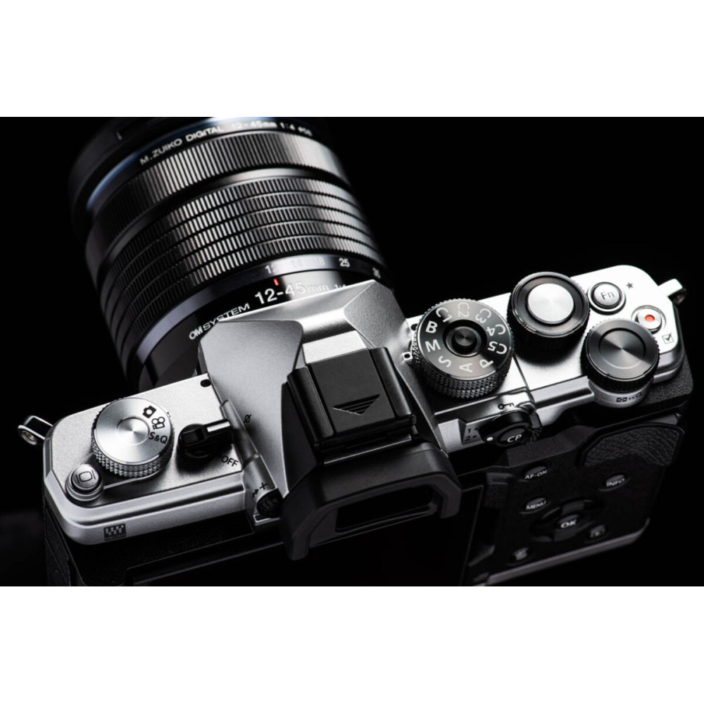 Olympus OM-System OM-3 body silver, CB-USB13 USB cable, Shoulder strap, Instruction manual, Warranty