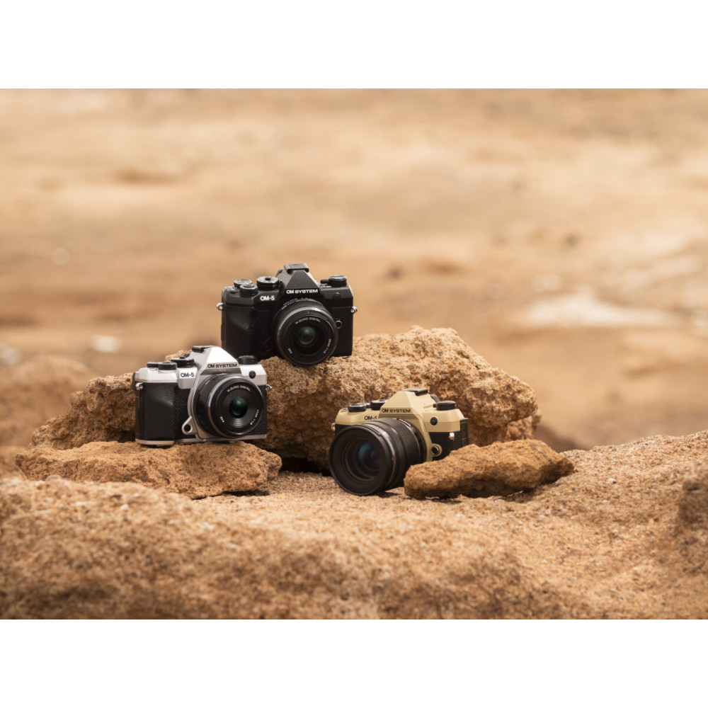 Olympus OM-5 II body black, BLS-50 Battery, Eyecup, USB Connection Cable, Shoulder Strap
