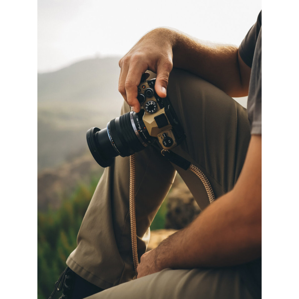 Olympus OM-5 II body sand beige, BLS-50 Battery, Eyecup, USB Connection Cable, Shoulder Strap