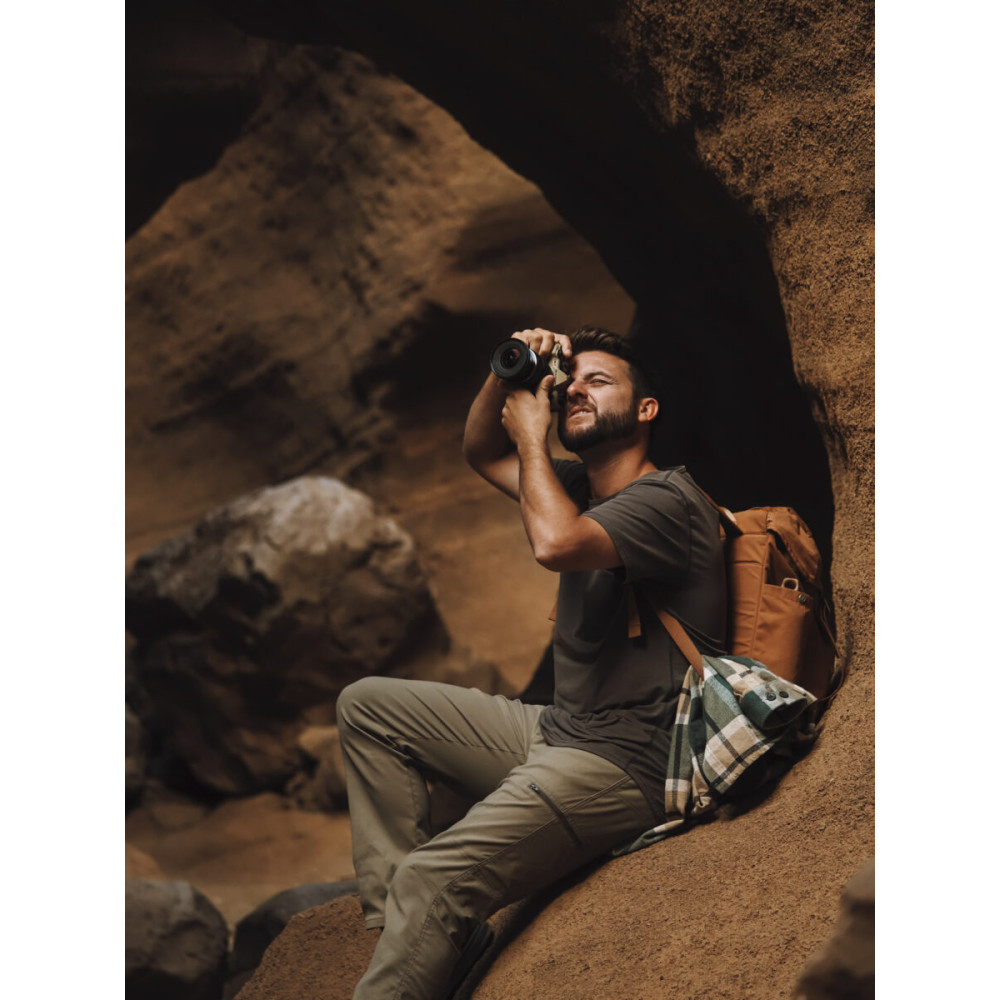 Olympus OM-5 II body sand beige, BLS-50 Battery, Eyecup, USB Connection Cable, Shoulder Strap