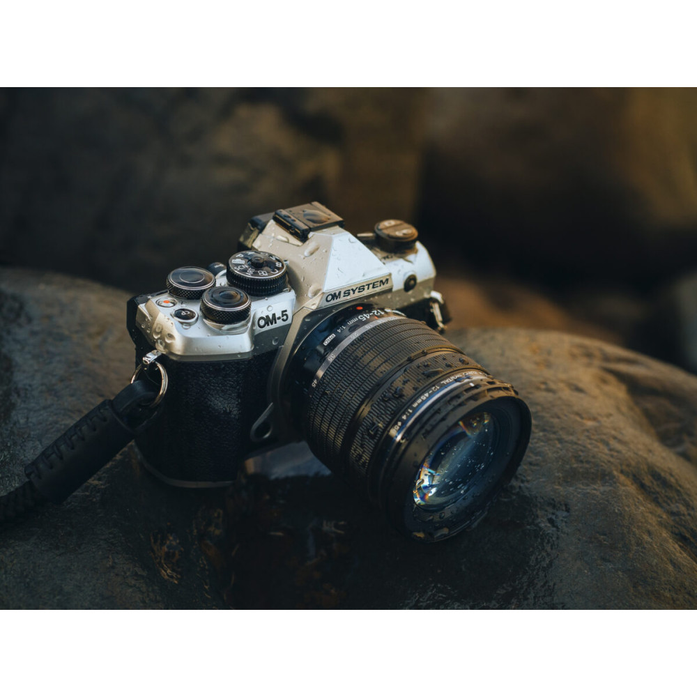 Olympus OM-5 II 1245 Kit silver, OM-5 II body silver, M.Zuiko Digital 12-45mm F4 PRO lens Black