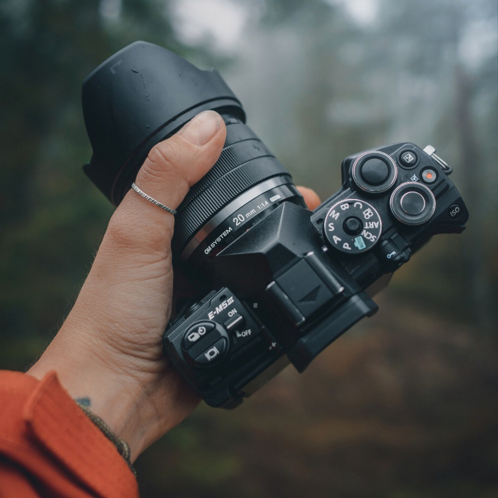 Olympus OM SYSTEM M.Zuiko PRO Digital ED 20mm 1:1.4  incl. Lens hood & Wrapping cloth