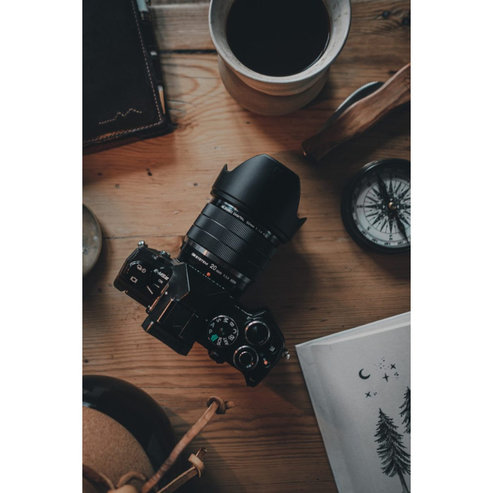 Olympus OM SYSTEM M.Zuiko PRO Digital ED 20mm 1:1.4  incl. Lens hood & Wrapping cloth