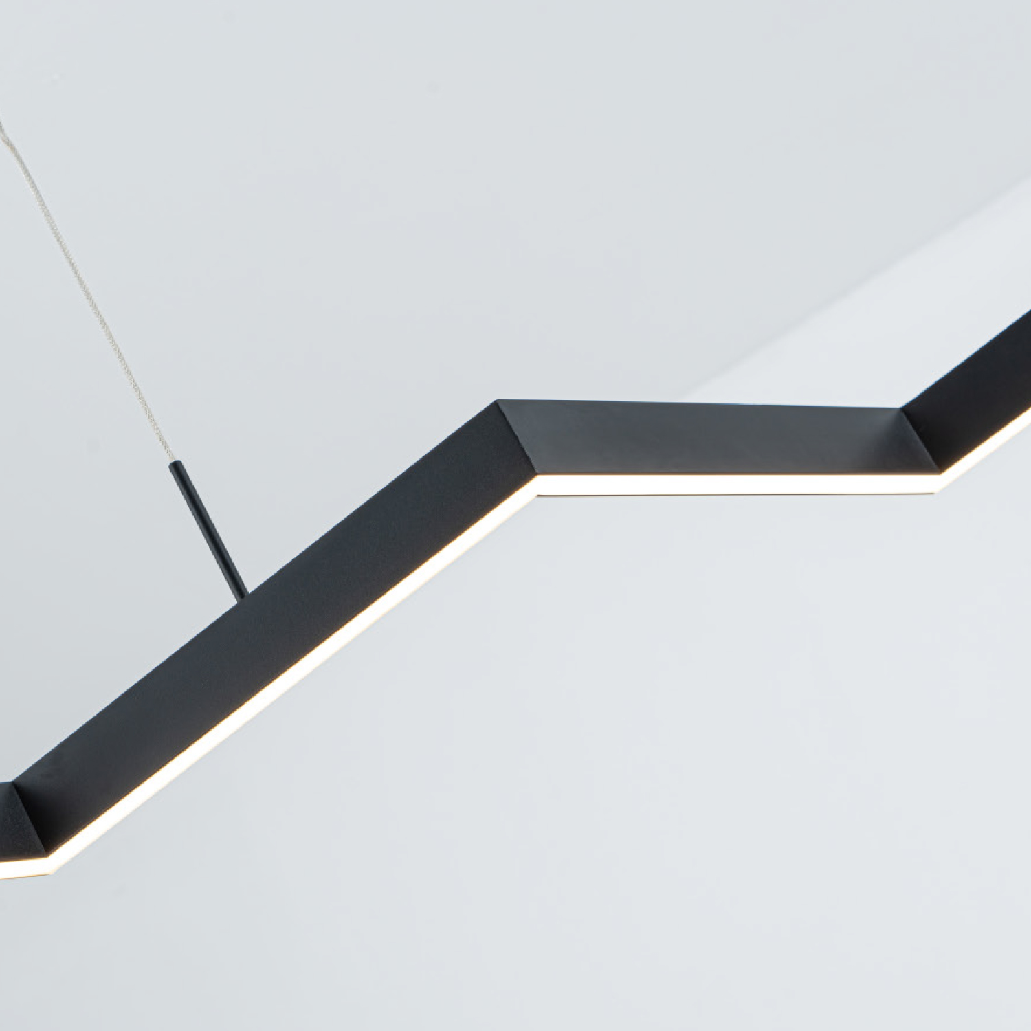 ΚΡΕΜΑΣΤΟ ΦΩΤΙΣΤΙΚΟ LED ACA KY011AD25BK ZIGZAG ΑΜΜΩΔΕΣ ΜΑΥΡΟ ΑΛΟΥΜΙΝΙΟ + ΣΙΛΙΚΟΝΗ 30W 2800K-3200K-4000K 1200LM IP20 1200MM